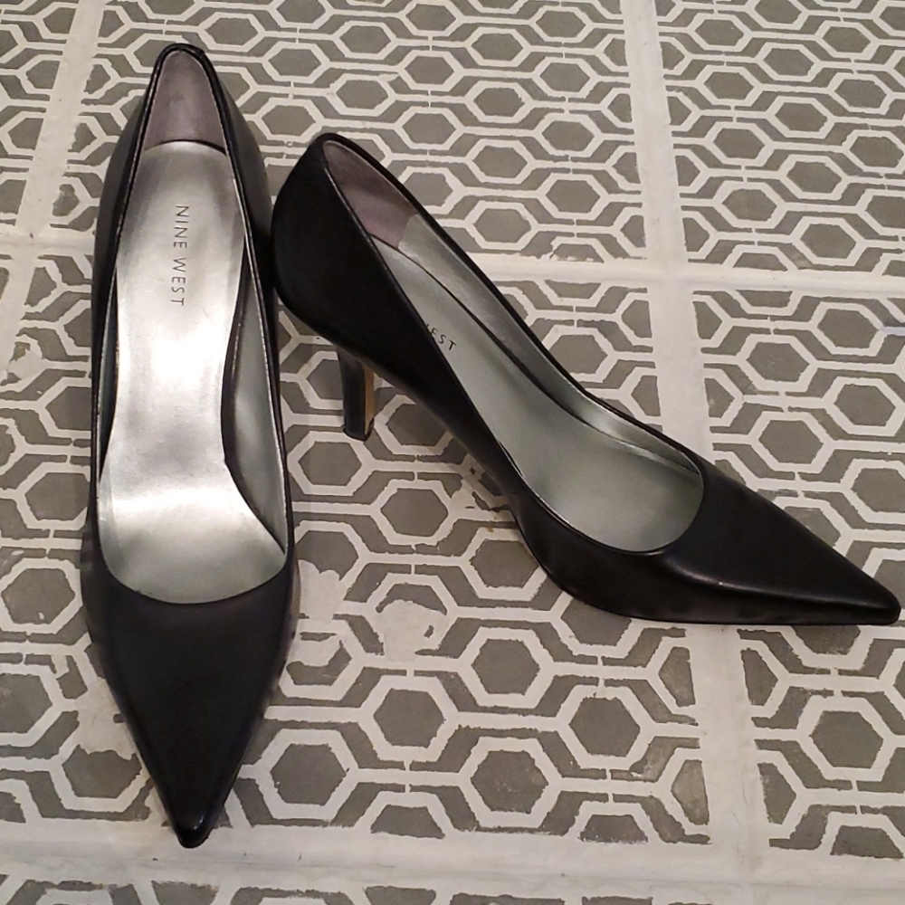 Nine west black leather heels sz 9